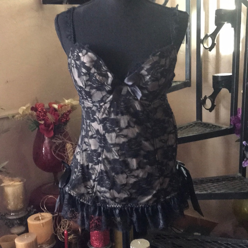 NWOT Black Lace Ruffle Corset Bustier Lingerie L